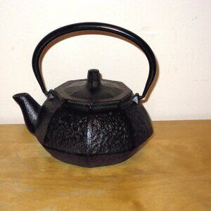 Black Japanese Nambu Ironware Teapot Cast Iron Tetsu Kyusu w basket